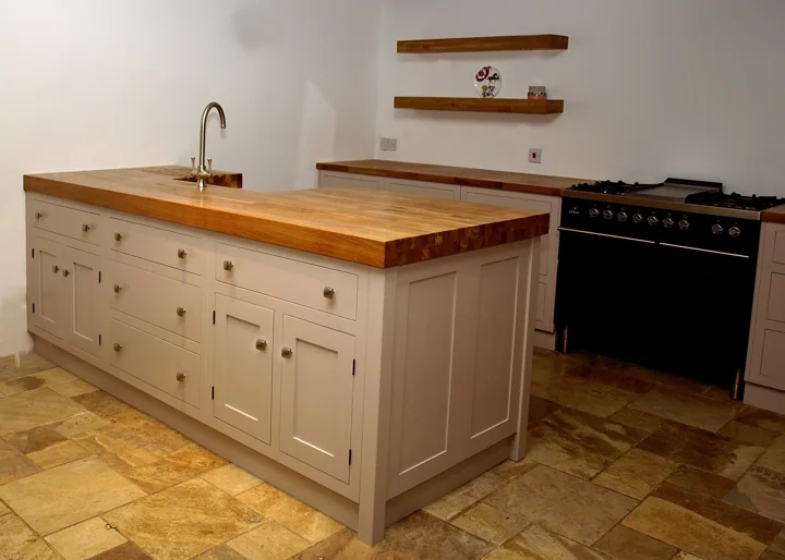 Handcrafted kitchen by RW Joinery — photograph 37