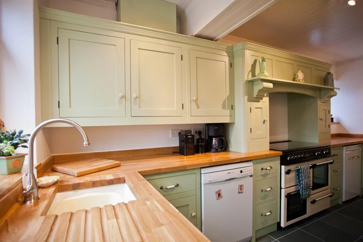 Handcrafted kitchen by RW Joinery — photograph 38